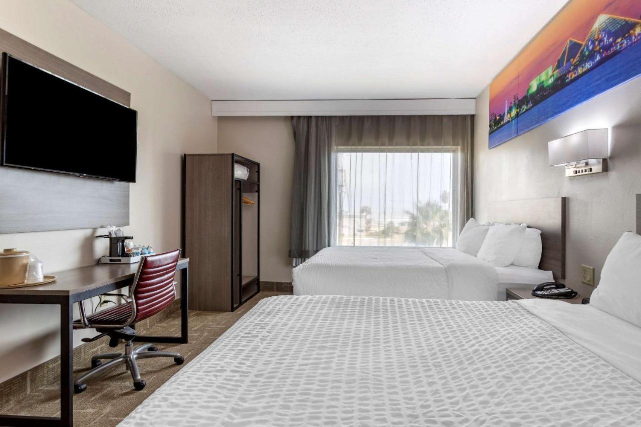 Clarion Pointe Galveston Seawall Екстер'єр фото